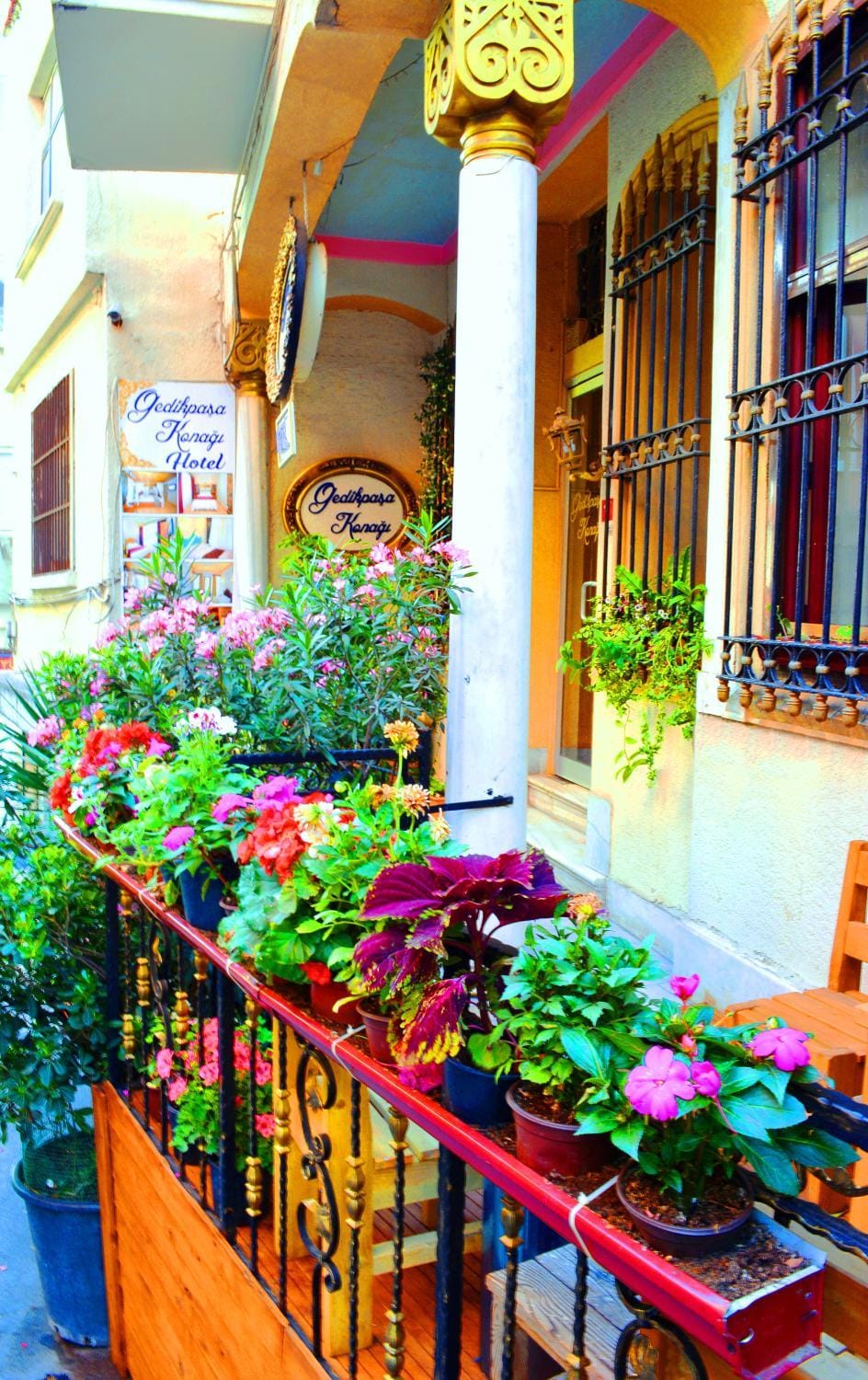 Facade/entrance, Balcony/Terrace