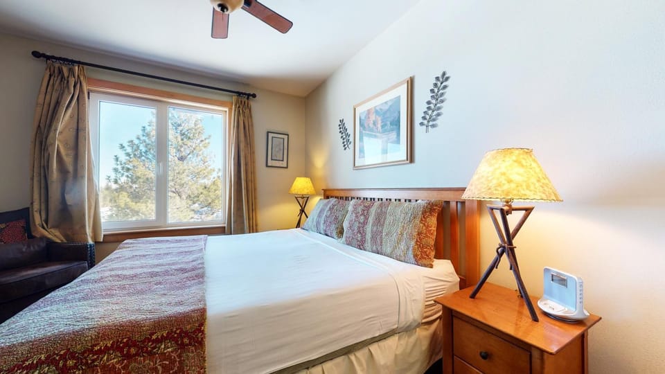 Juniper Springs Lodge 539 Deluxe Condo Great Complex Amenities near Ski-In Ski-Out Apartment in Mammoth Lakes
