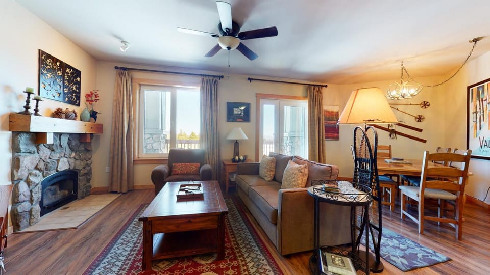 Juniper Springs Lodge 539 Deluxe Condo Great Complex Amenities near Ski-In Ski-Out Apartment in Mammoth Lakes
