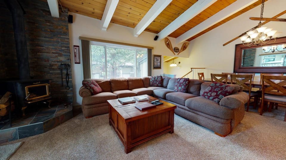 Chateau De Montagne #42 Condo Apartment in Mammoth Lakes