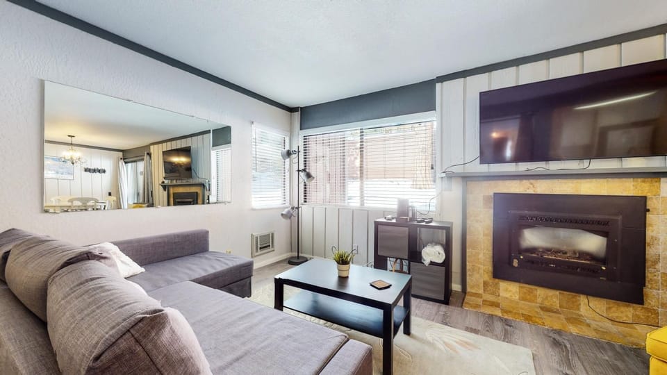 Mammoth Ski & Racquet Club #4 Condo Apartment in Mammoth Lakes