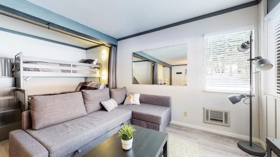 Mammoth Ski & Racquet Club #4 Condo Apartment in Mammoth Lakes