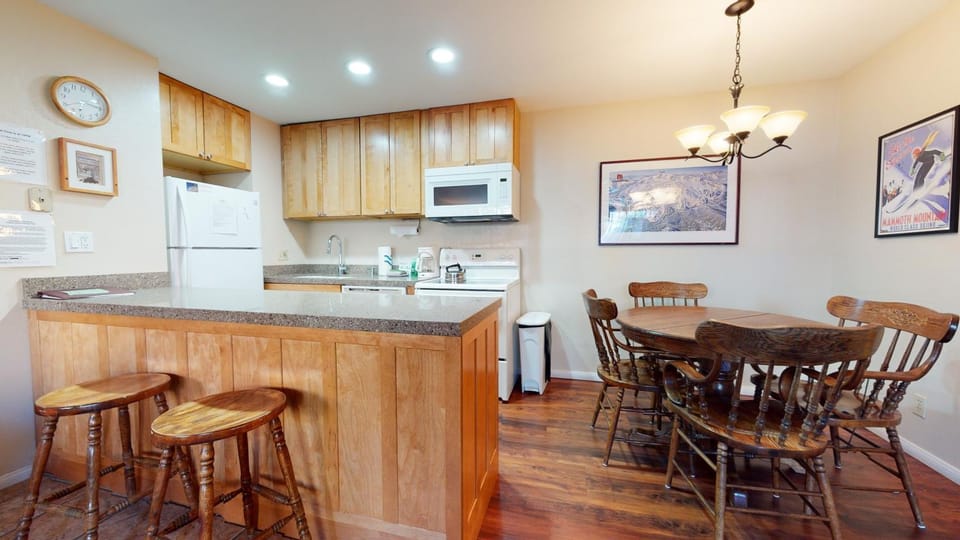 San Sierra #10 Condo Apartment in Mammoth Lakes
