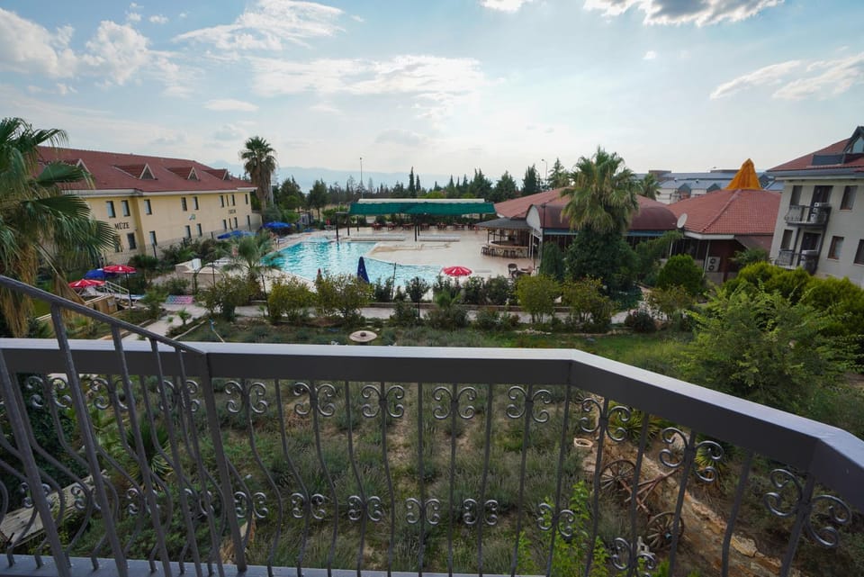 Property building, Day, Garden, Garden, Balcony/Terrace, Garden view, Pool view, Swimming pool