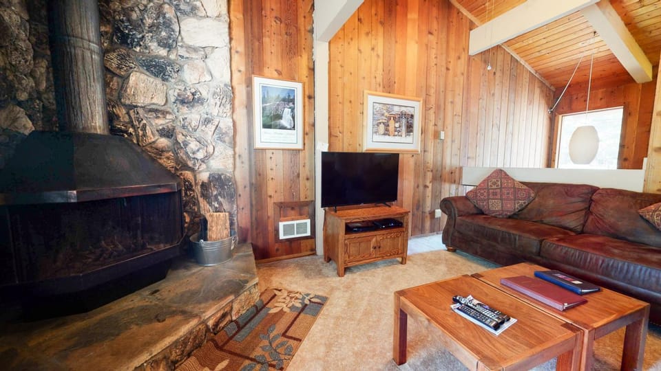 Condo de los Pinos #30 Apartment in Mammoth Lakes
