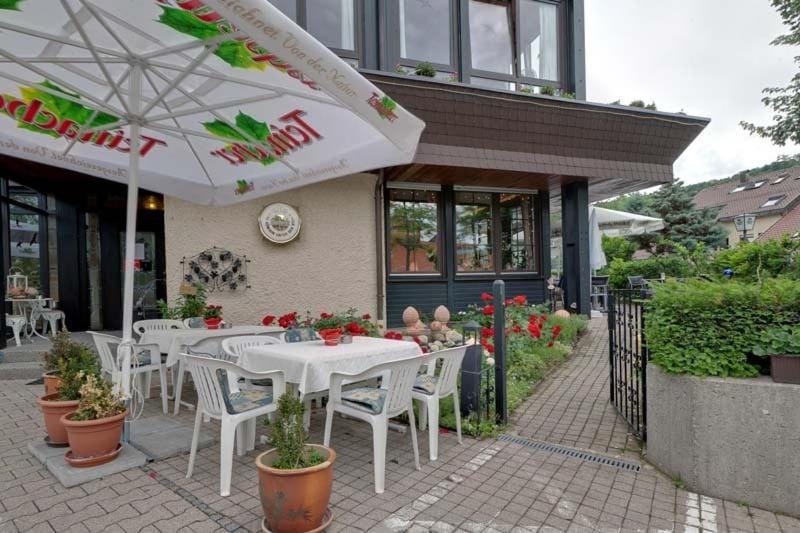 Facade/entrance, Balcony/Terrace