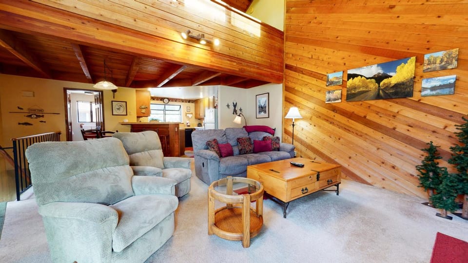 Snowflower #81 Condo Apartment in Mammoth Lakes