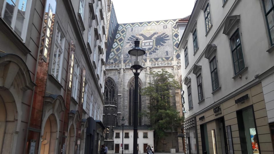 Nearby landmark, Neighbourhood
