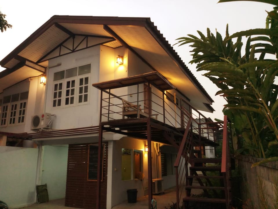 Property building, Seating area, Breakfast