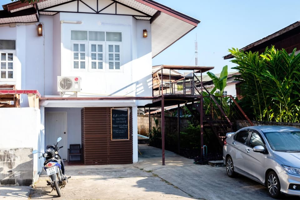 P.L.P Guesthouse - Mae Hong Son Bed and Breakfast in Thailand
