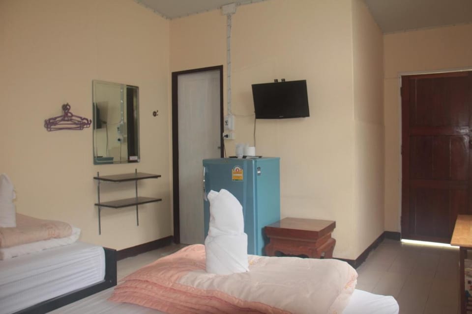 P.L.P Guesthouse - Mae Hong Son Bed and Breakfast in Thailand