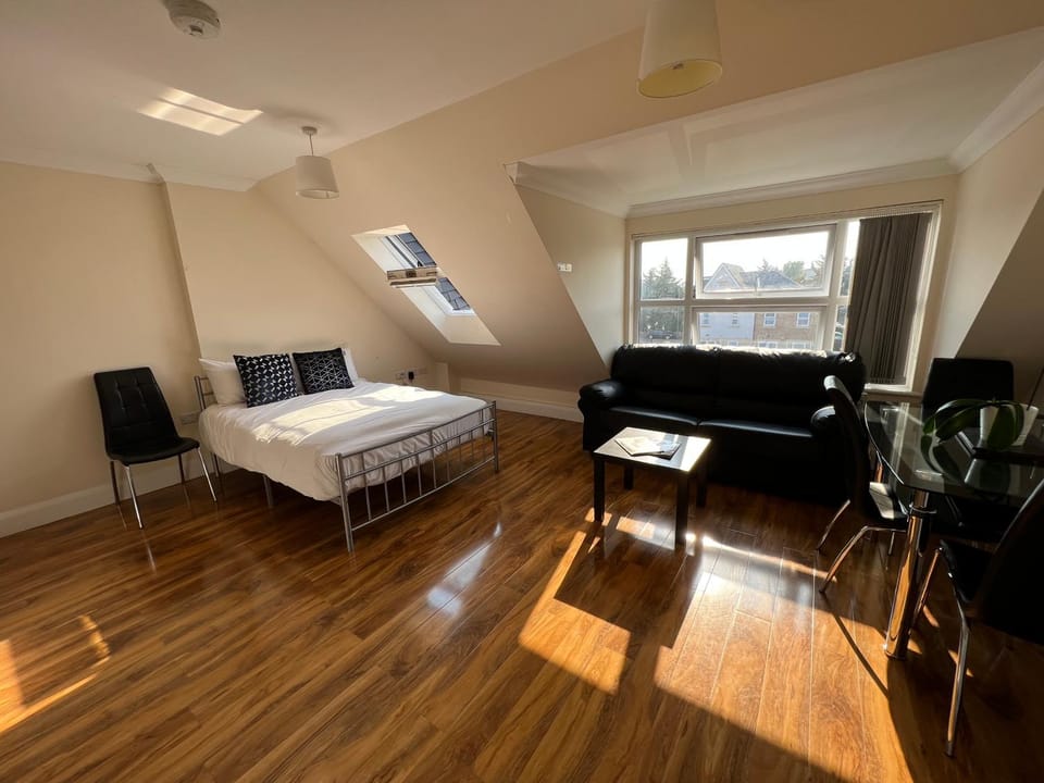 Bed, Living room, Photo of the whole room, Bedroom