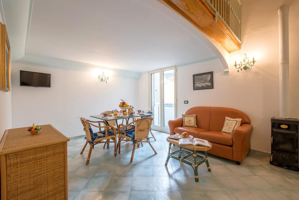 Living room, Photo of the whole room, Dining area