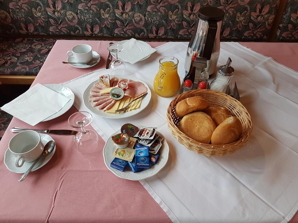 Food and drinks, Breakfast, Continental breakfast