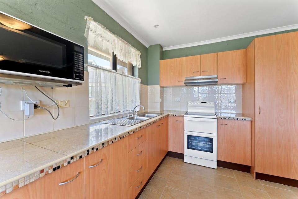 Alpine Mountain View 18 - 4BR l Mountain Views l Swimming Pool l Air-Con l WiFi House in Jindabyne