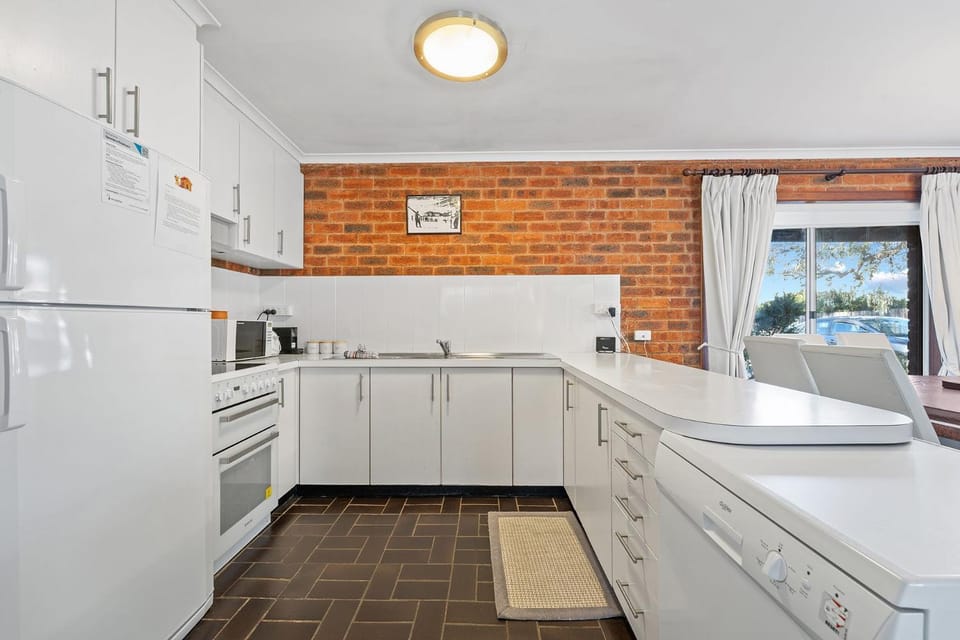 Sponars Onshore - 2BR Apartment l Pet-Friendly l WiFi l Air-Con l Fenced Backyard House in East Jindabyne