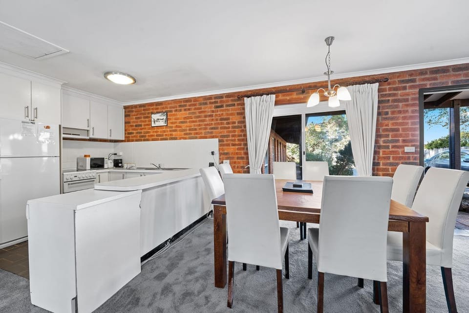 Sponars Onshore - 2BR Apartment l Pet-Friendly l WiFi l Air-Con l Fenced Backyard House in East Jindabyne