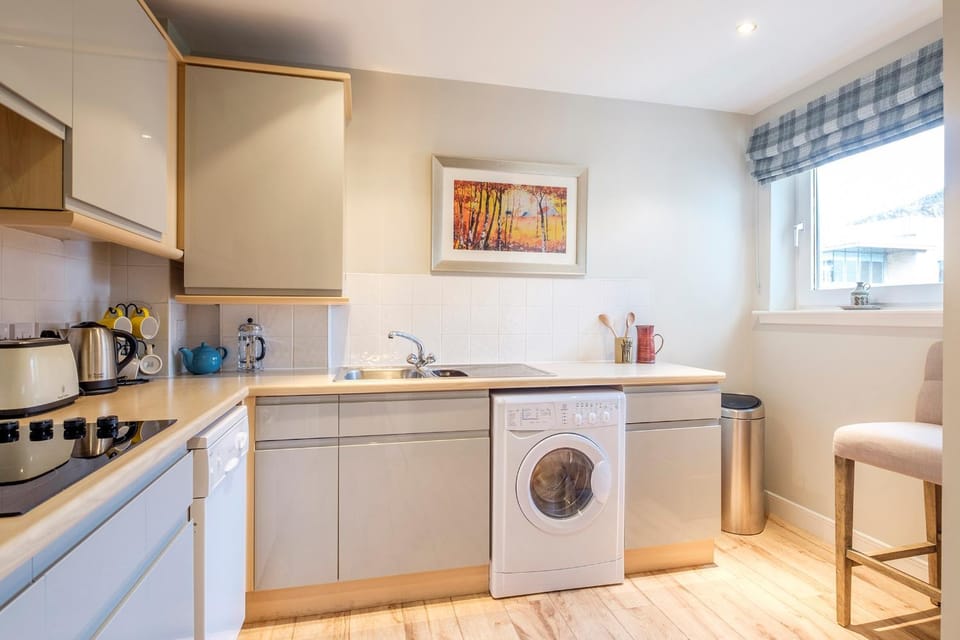 Kitchen or kitchenette, Landmark view