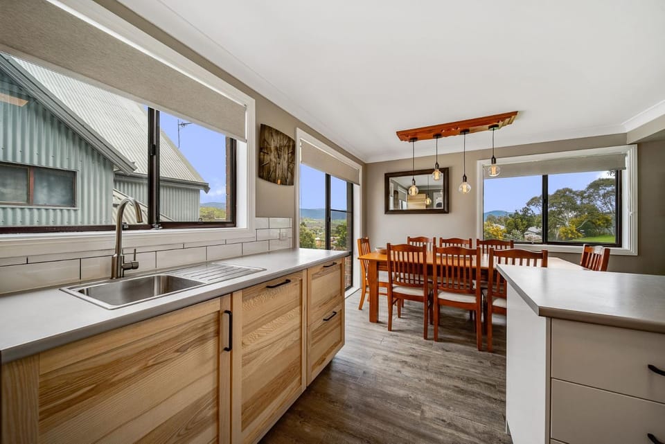 Petersdorf 2 - Modern 2BR Townhouse l WiFi l Mountain Views House in Jindabyne