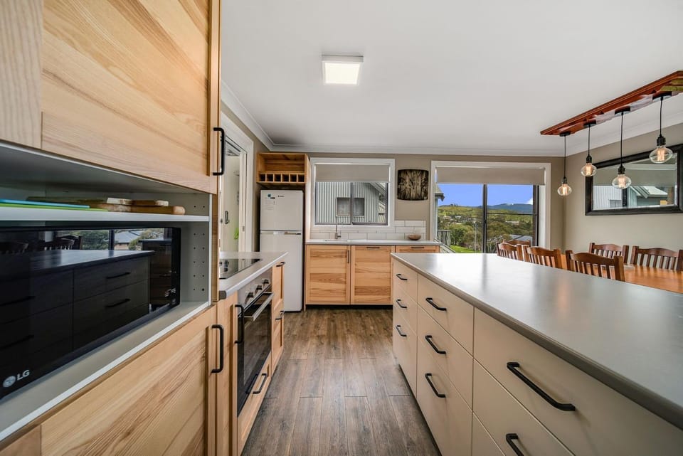 Petersdorf 2 - Modern 2BR Townhouse l WiFi l Mountain Views House in Jindabyne