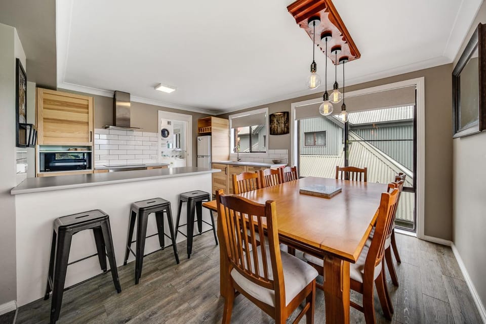Petersdorf 2 - Modern 2BR Townhouse l WiFi l Mountain Views House in Jindabyne