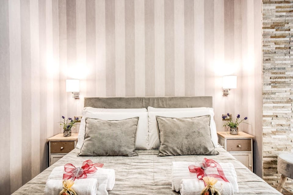 Photo of the whole room, Decorative detail
