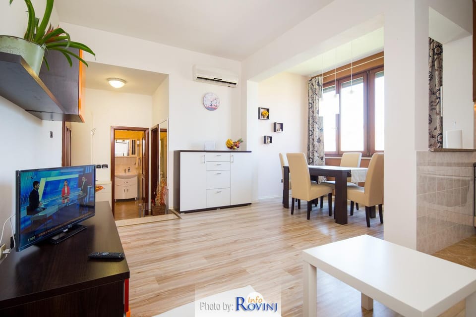 TV and multimedia, Living room, Dining area