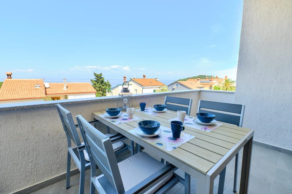 Day, Balcony/Terrace, Dining area, Garden view, Sea view, Quiet street view