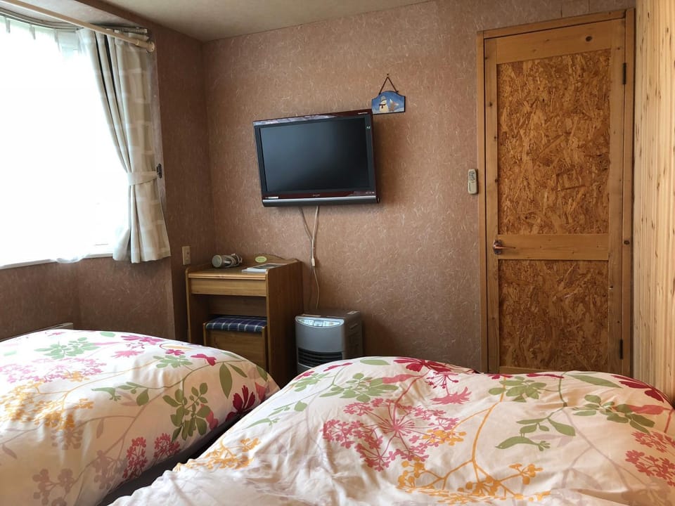 Pension Locomotion Bed and Breakfast in Niseko