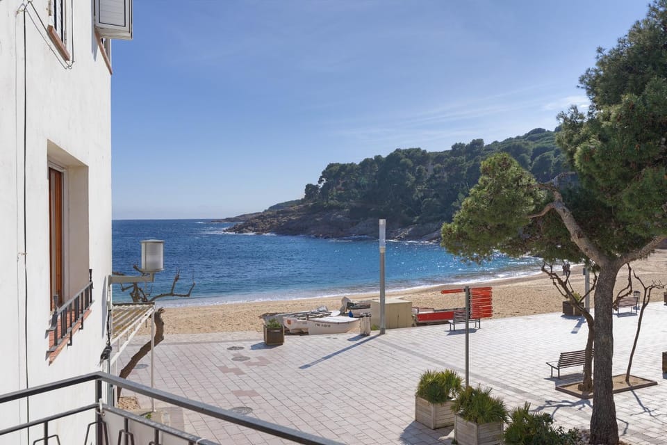 Nearby landmark, Day, Natural landscape, Beach, Mountain view, Sea view, Street view, sunbed