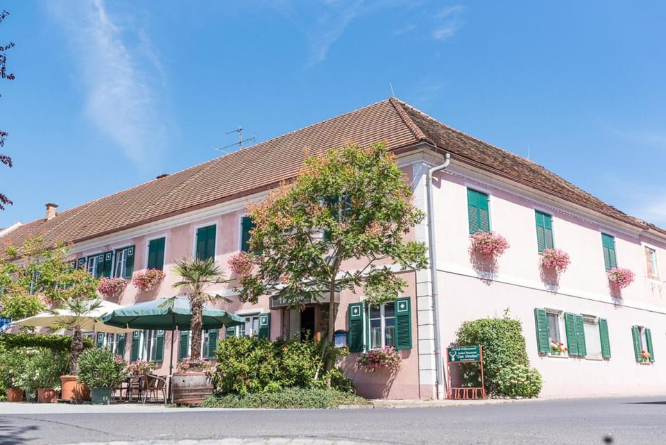 Gasthof zum Hirschen Bed and Breakfast in Styria