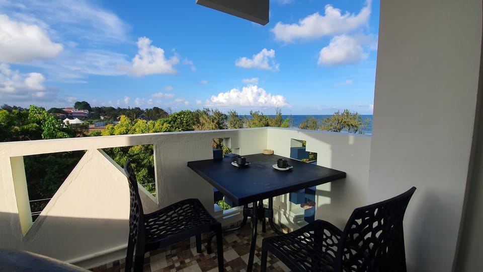 Little Island (Beach Cafe & Guest House) Bed and Breakfast in Tamil Nadu