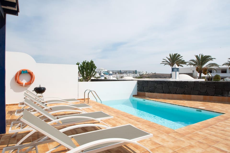 Natural landscape, BBQ facilities, Pool view, Sea view, Swimming pool, Swimming pool, sunbed