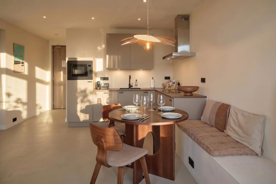 Kitchen or kitchenette, Seating area, Dining area