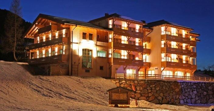 Property building, Facade/entrance, Winter