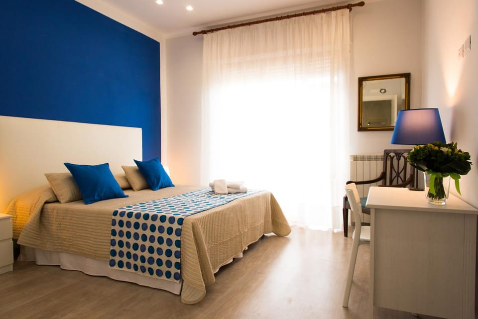 Bed, Bathroom, Coffee/tea facilities, Bedroom