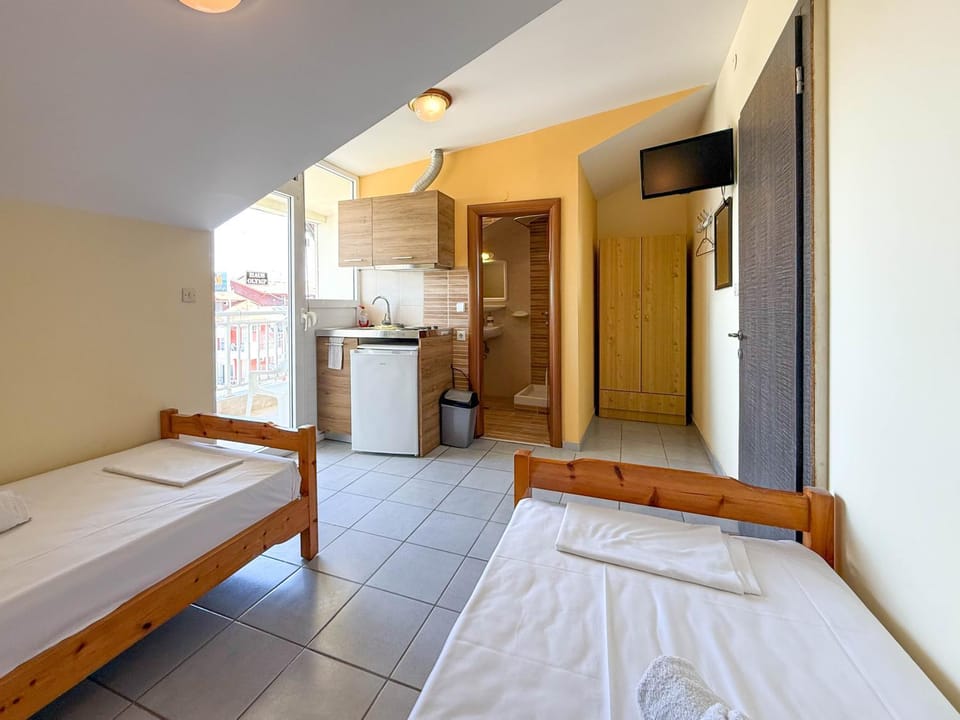 Bed, Kitchen or kitchenette, Photo of the whole room, Bedroom, wardrobe