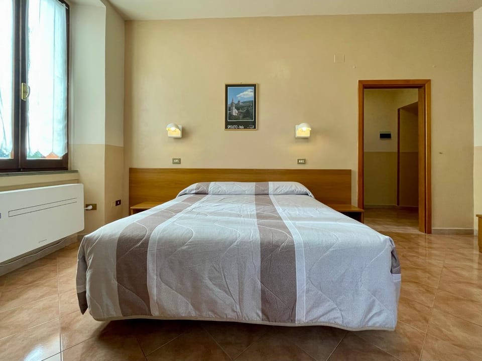 Bedroom, air conditioner