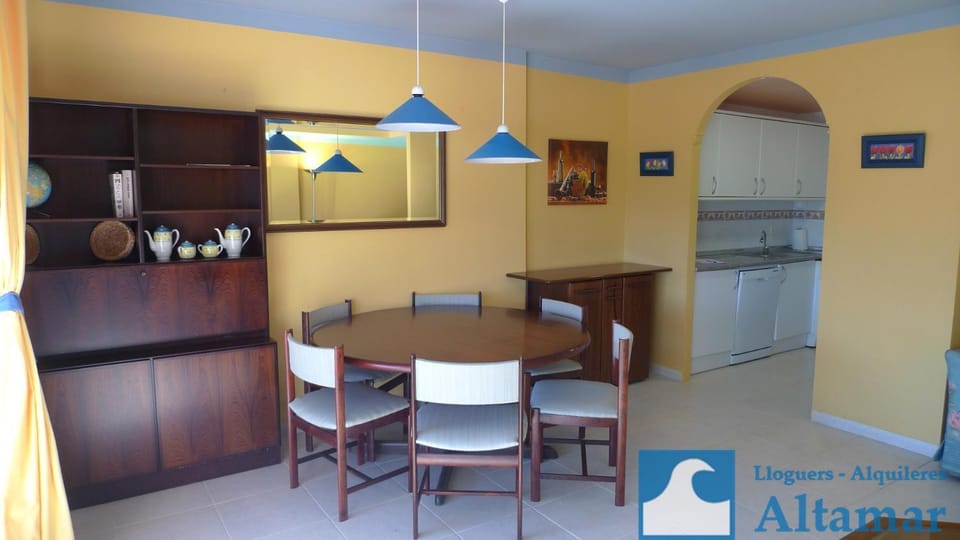 Dining area, dishwasher