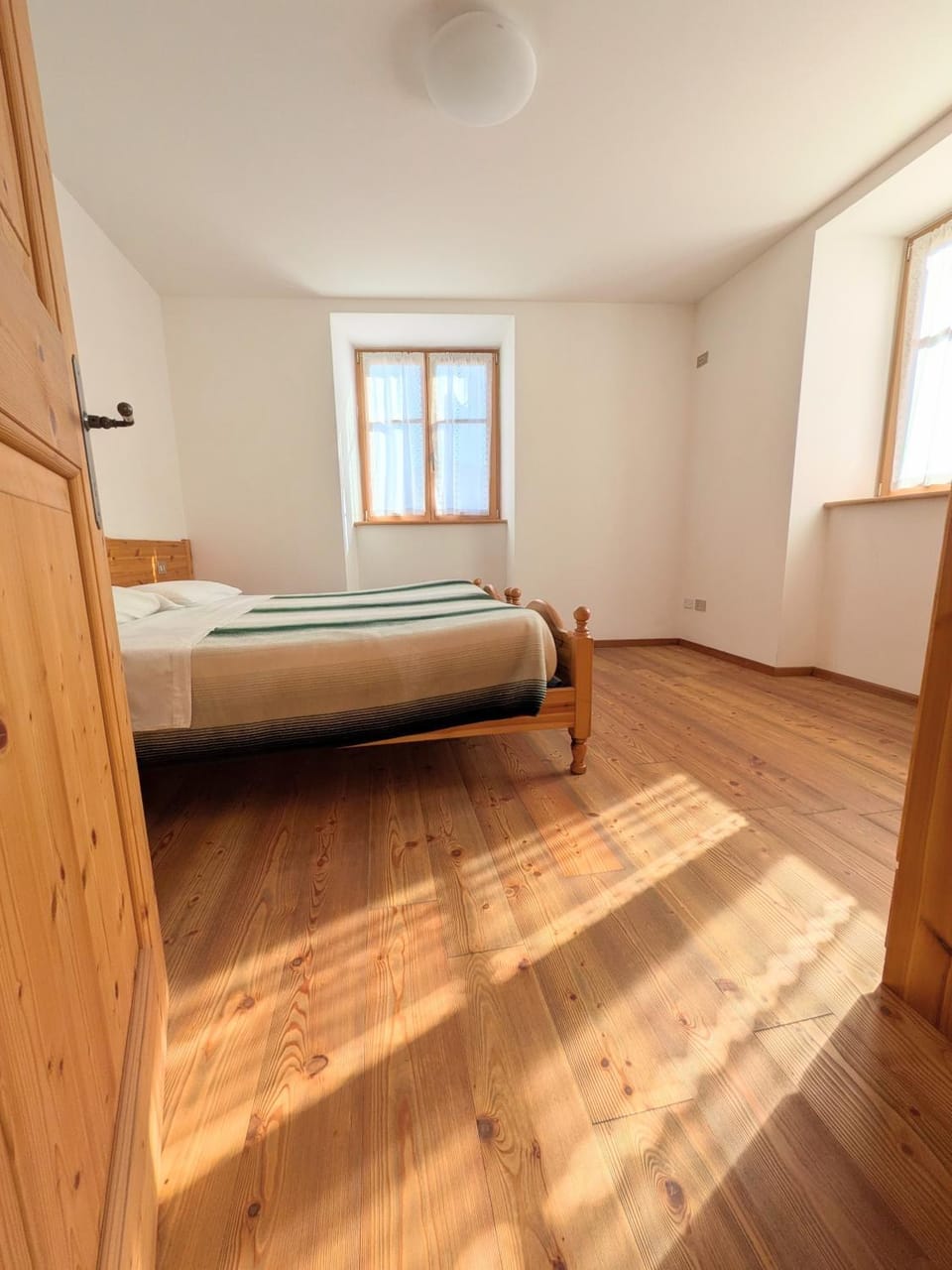 Bed, Photo of the whole room, Bedroom, wardrobe