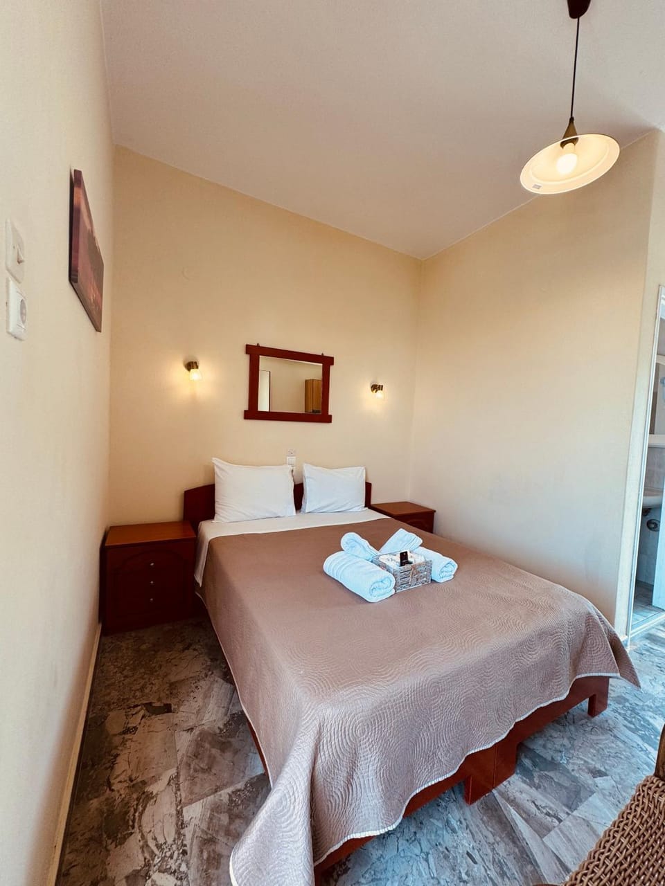 Bed, Photo of the whole room, Bedroom, towels