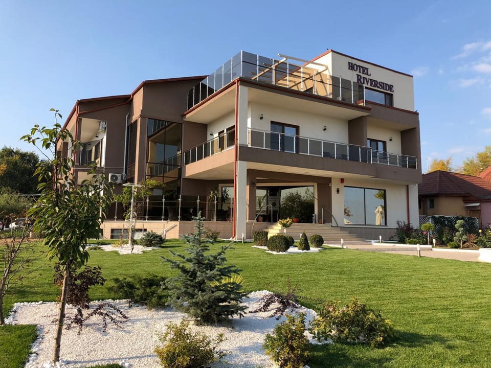Property building, Natural landscape, Garden, Garden view