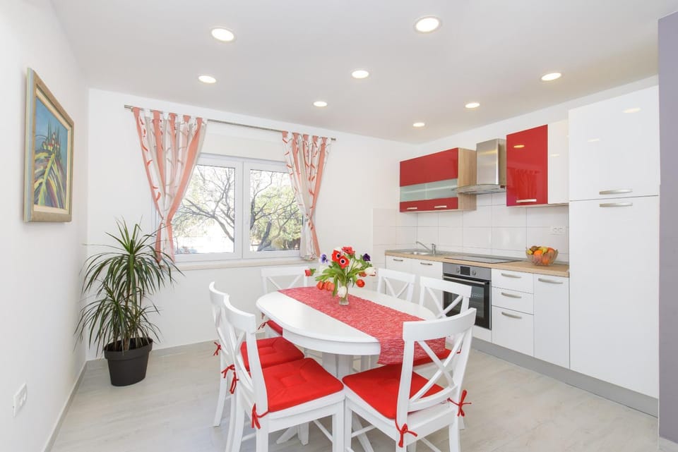 Kitchen or kitchenette, Living room, Seating area