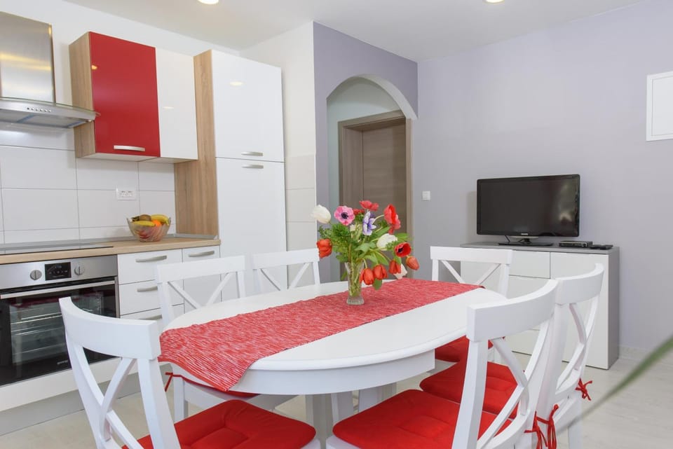 TV and multimedia, Kitchen or kitchenette, Dining area