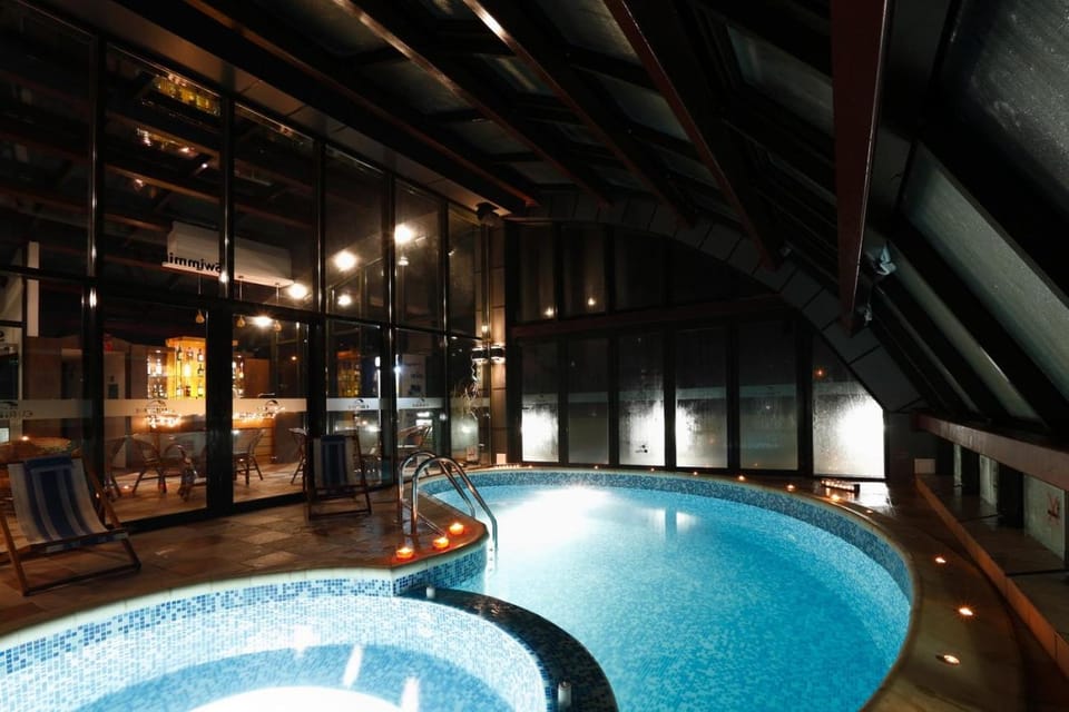 Swimming pool, Swimming pool