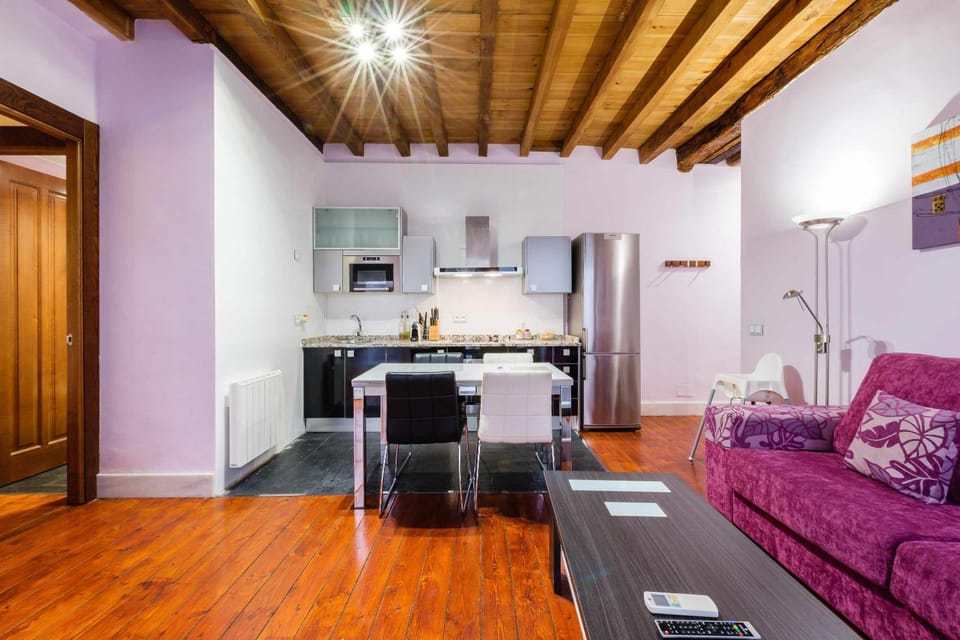 Kitchen or kitchenette, Living room, Seating area, Dining area