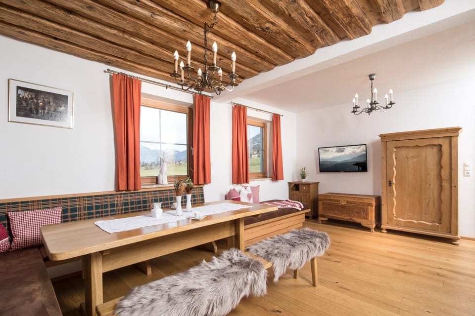 Communal lounge/ TV room, Communal kitchen