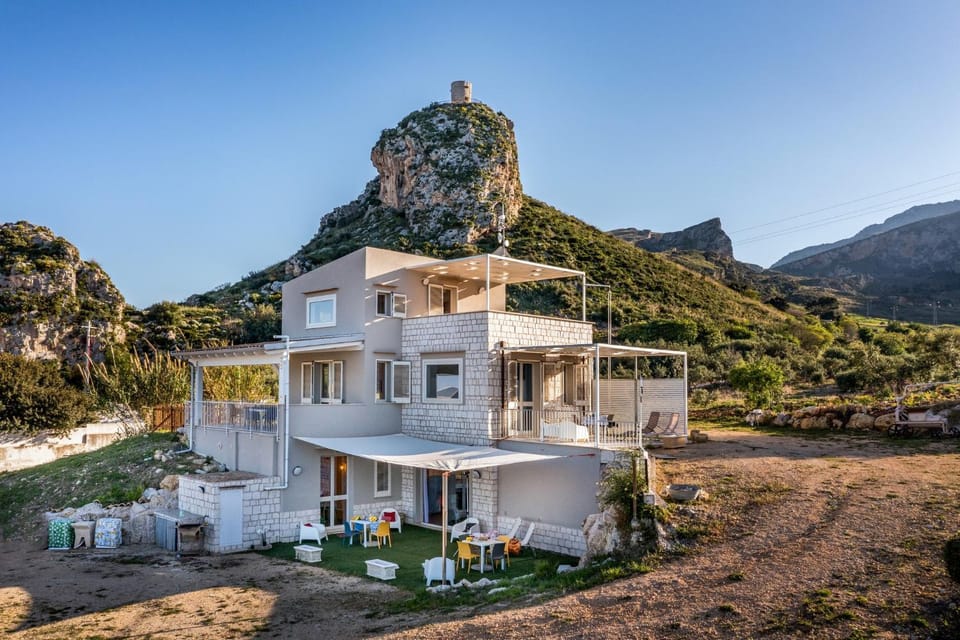 Property building, Nearby landmark, Spring, Day, Natural landscape, Mountain view