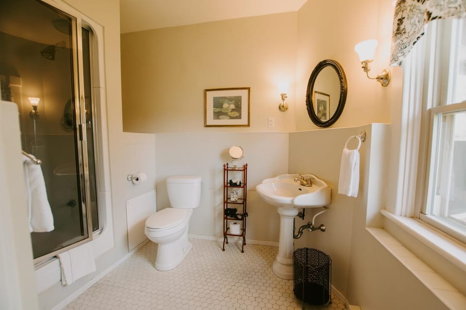 The Inn at Ragged Edge Bed and Breakfast in Pennsylvania