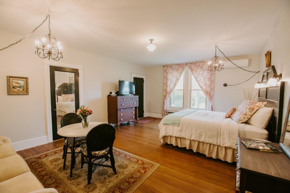 The Inn at Ragged Edge Bed and Breakfast in Pennsylvania